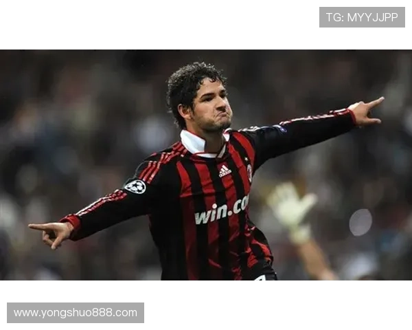 帕如克足球明星的传奇之路与辉煌成就全景回顾